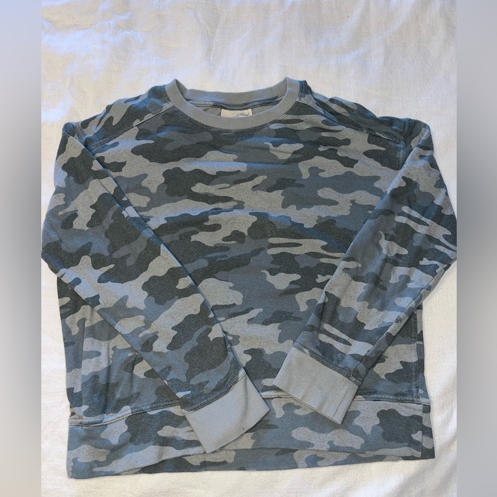 Universal Thread sweater size small